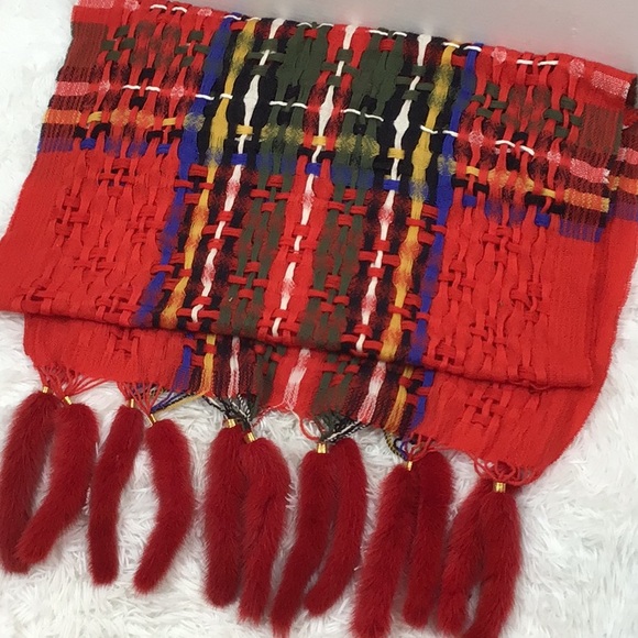 Vintage open weave wrap with rabbit fringe - Picture 9 of 10